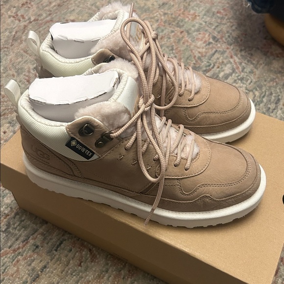 NIB UGG W Highland Hi GTX Gore-Tex Size 8.5 - Picture 3 of 7